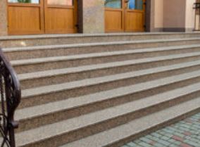 Роскошные гранитные ступени: изготовление по вашим размерам и дизайну